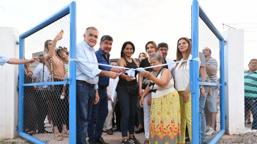 En Alderetes Jaldo inauguró pozos de agua un hospital modular y una