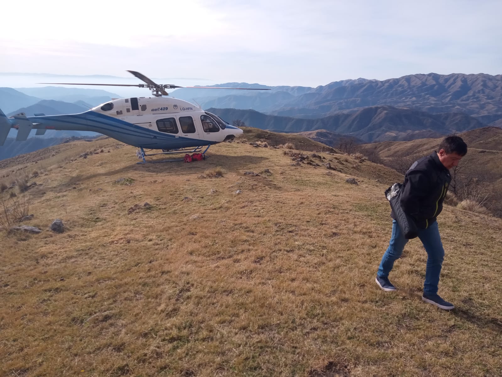 Trasladan en helicóptero a un paciente de alta montaña con hemorragia