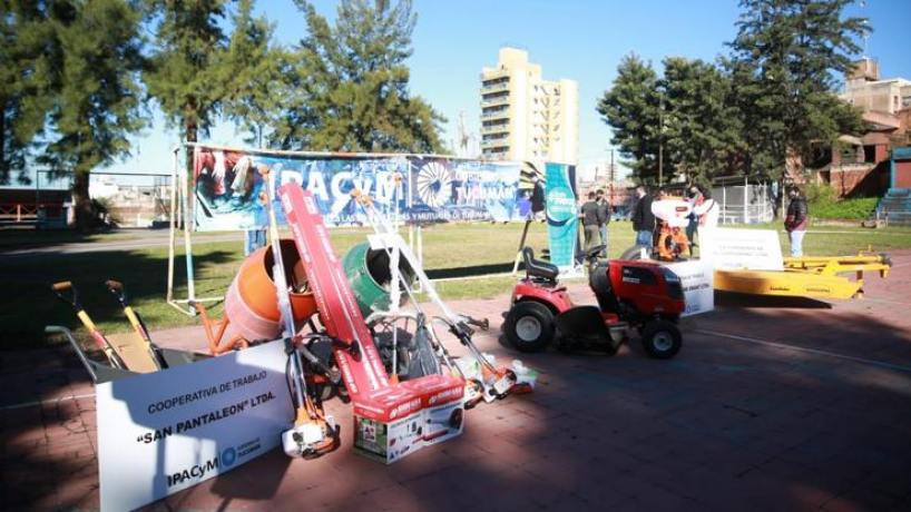 Entregan herramientas para la construcción a trabajadores tucumanos