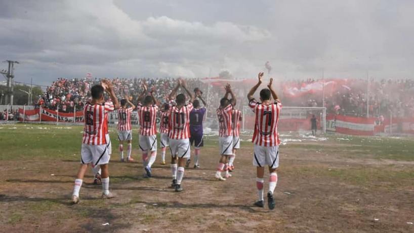 La Liga ya tiene sus cuatro semifinalistas: Bella Vista venció a los Leones  en un final de película - Tucumán - el tucumano